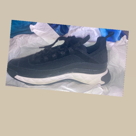 Sneakers - Picture 4 of 8